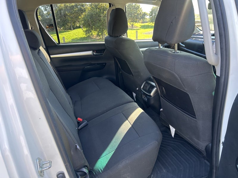 2024 Toyota Hilux SR5 2.8DT Hybrid 6AT image 3