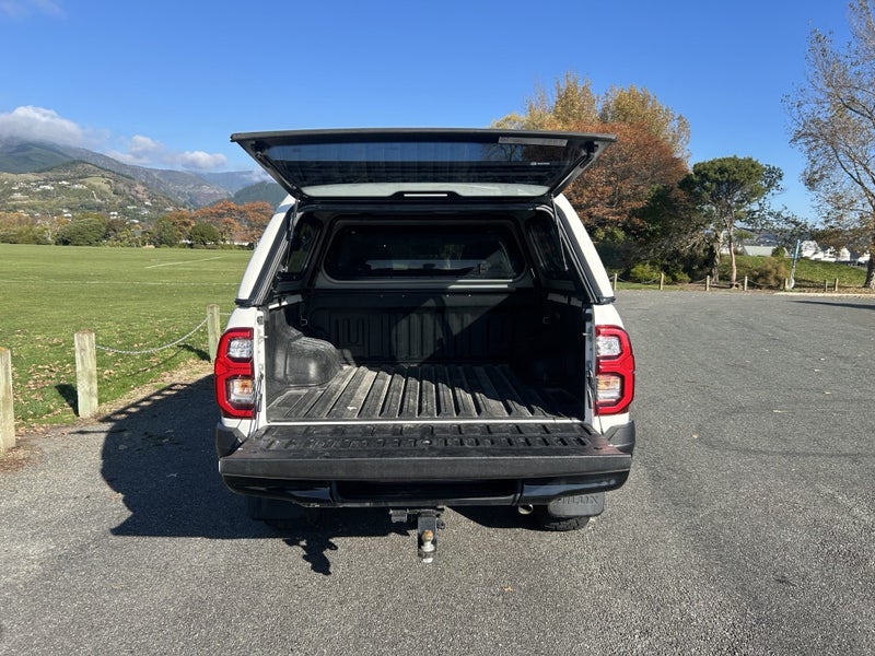 2024 Toyota Hilux SR5 2.8DT Hybrid 6AT image 5