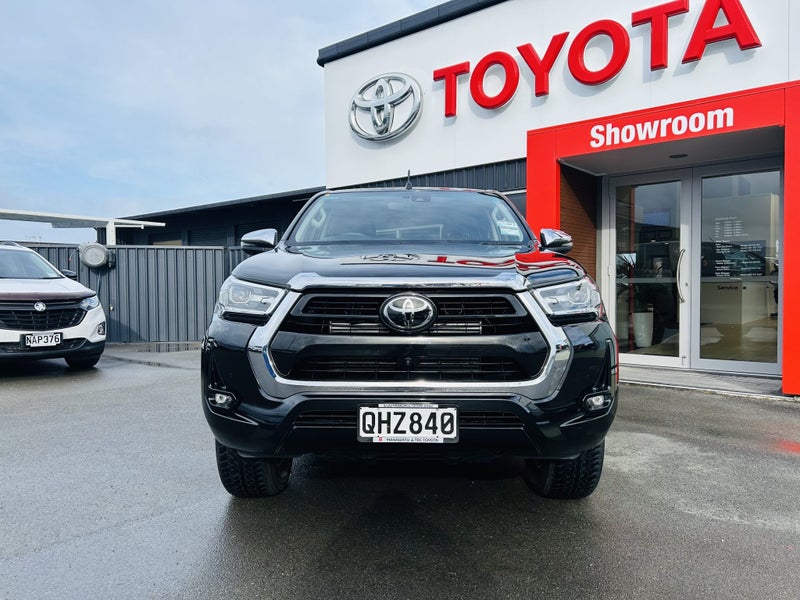 2024 Toyota Hilux SR5 2.8DT Manual 4WD Double C... image 2