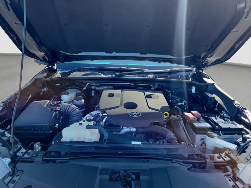 2024 Toyota Hilux SR5 2.8L Diesel Hybrid 4WD image 4