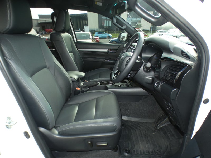 2024 Toyota Hilux SR5 Cruiser image 3