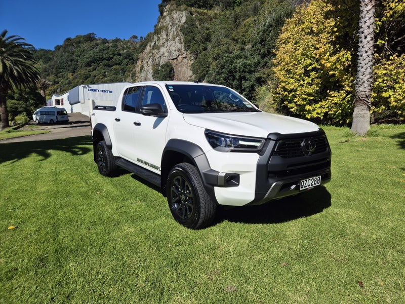 2024 Toyota Hilux SR5 Cruiser 2.8DT Hybrid 4WD image 3