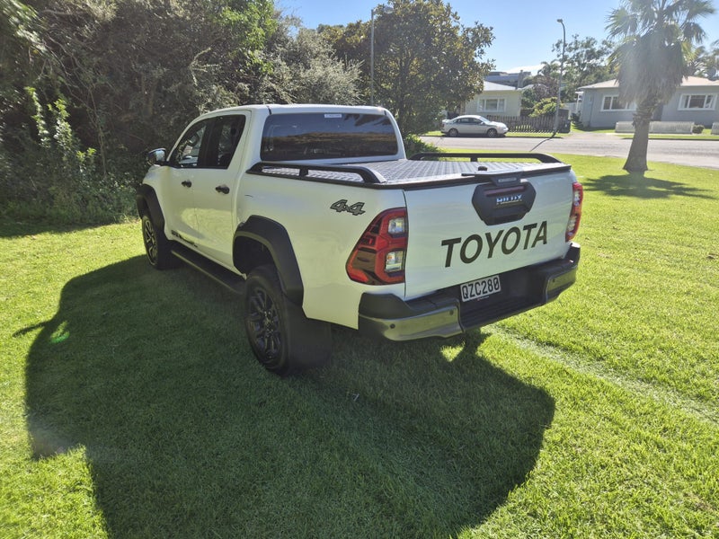 2024 Toyota Hilux SR5 Cruiser 2.8DT Hybrid 4WD image 4