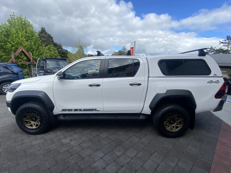 2024 Toyota Hilux SR5 Cruiser 4x4 2.8 TD Hybrid... image 4