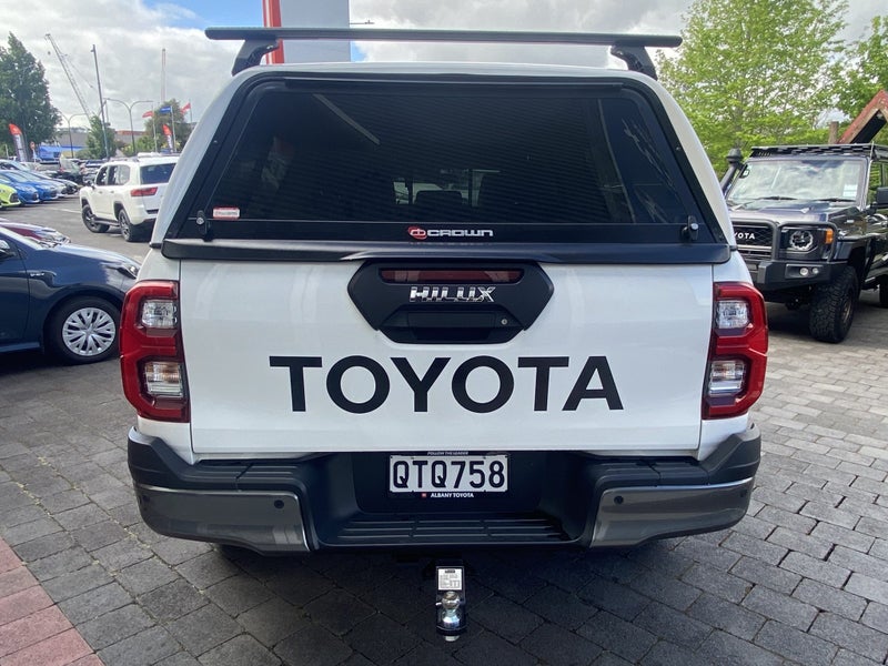 2024 Toyota Hilux SR5 Cruiser 4x4 2.8 TD Hybrid... image 5