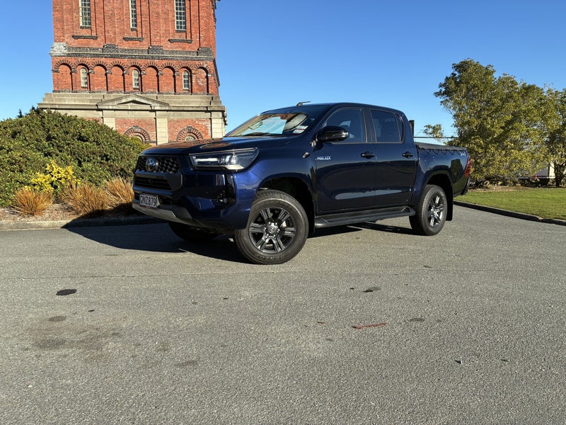 2024 Toyota Hilux SR5 Hybrid 4WD image 2