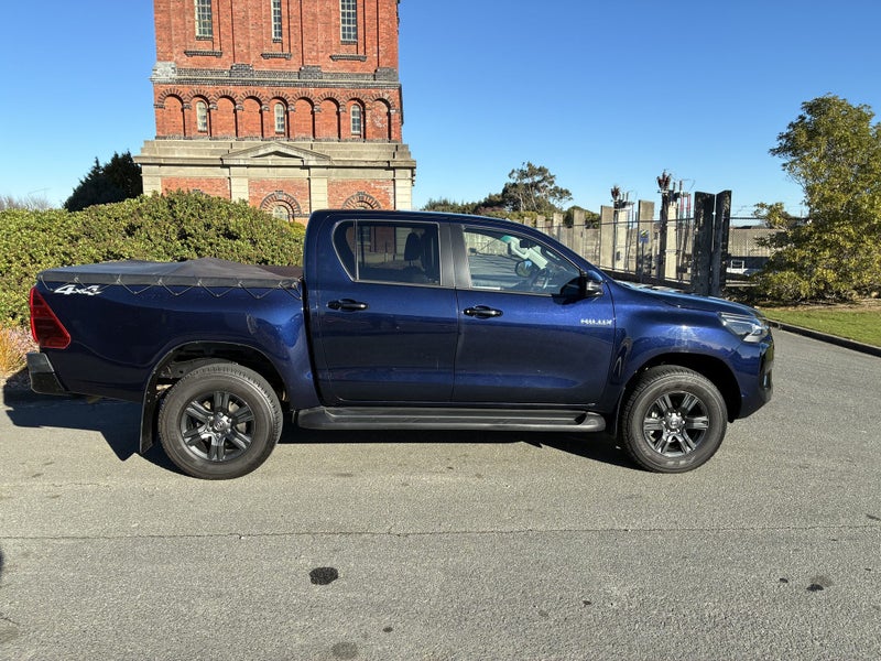 2024 Toyota Hilux SR5 Hybrid 4WD image 3