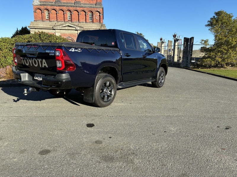 2024 Toyota Hilux SR5 Hybrid 4WD image 4