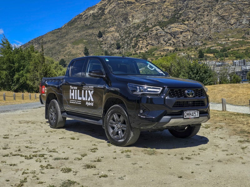 2024 Toyota Hilux SR5 Hybrid 4WD image 1