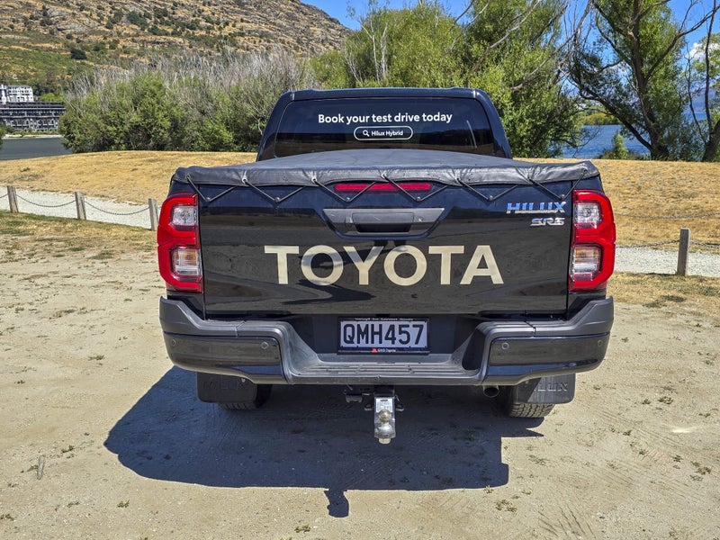 2024 Toyota Hilux SR5 Hybrid 4WD image 4