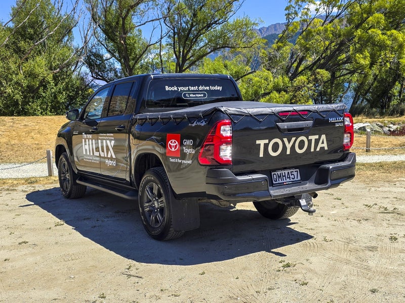 2024 Toyota Hilux SR5 Hybrid 4WD image 5