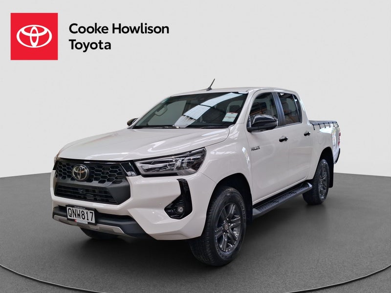 2024 Toyota Hilux SR5 Hybrid 4WD image 3