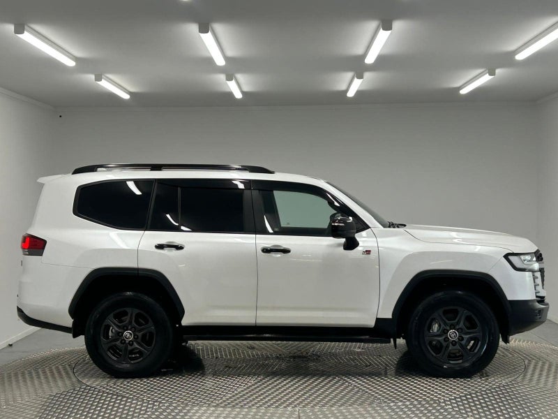 2024 Toyota Land Cruiser 300 3.5P GR Sport 4WD image 2