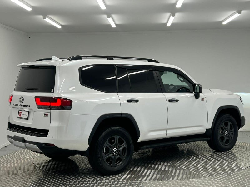 2024 Toyota Land Cruiser 300 3.5P GR Sport 4WD image 3