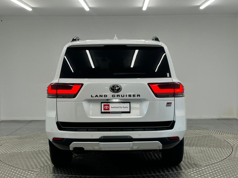 2024 Toyota Land Cruiser 300 3.5P GR Sport 4WD image 4