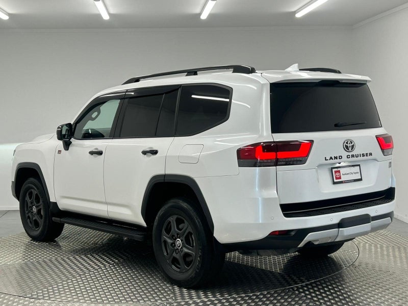 2024 Toyota Land Cruiser 300 3.5P GR Sport 4WD image 5