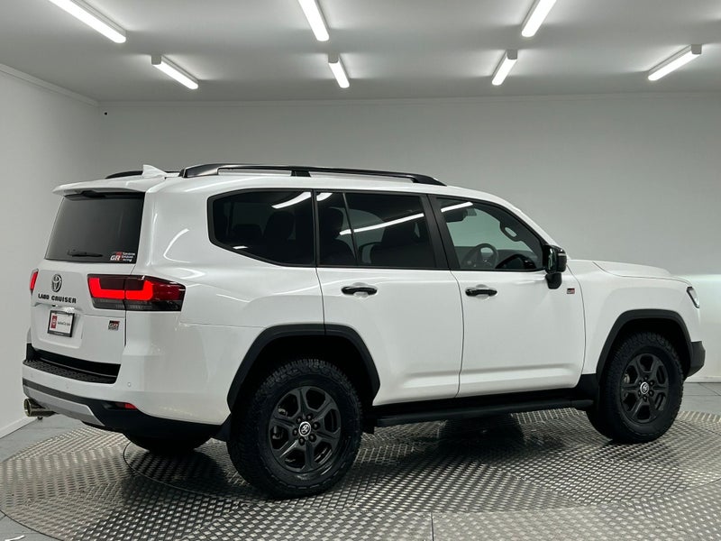 2024 Toyota Land Cruiser 300 3.5P GR Sport 4WD image 3