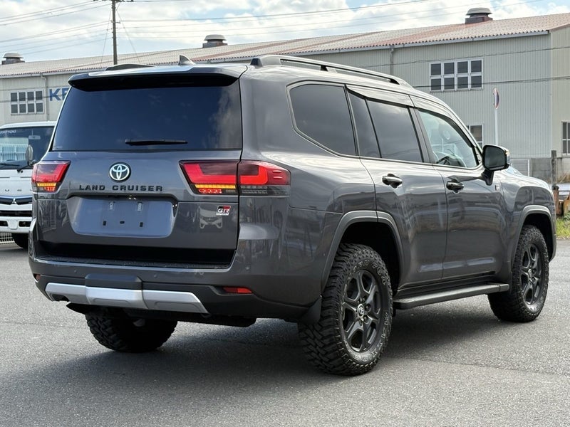 2024 Toyota Land Cruiser 300 3.5P GR Sport 4WD image 2