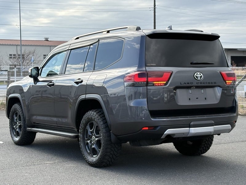 2024 Toyota Land Cruiser 300 3.5P GR Sport 4WD image 3