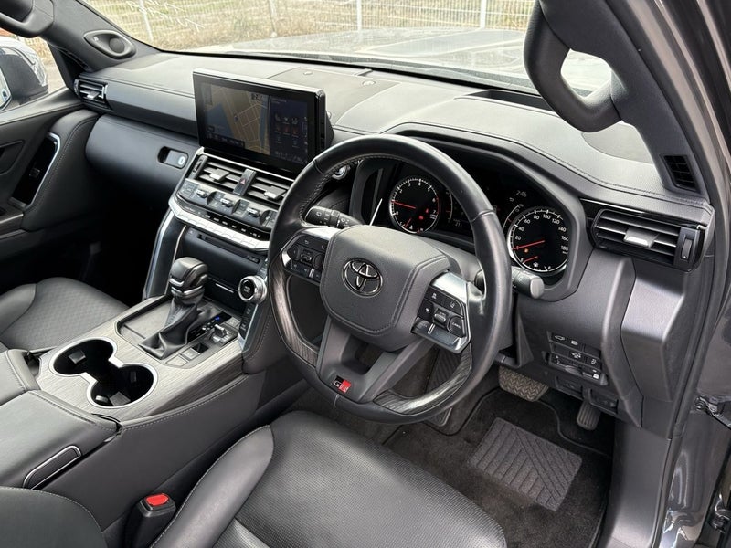 2024 Toyota Land Cruiser 300 3.5P GR Sport 4WD image 5
