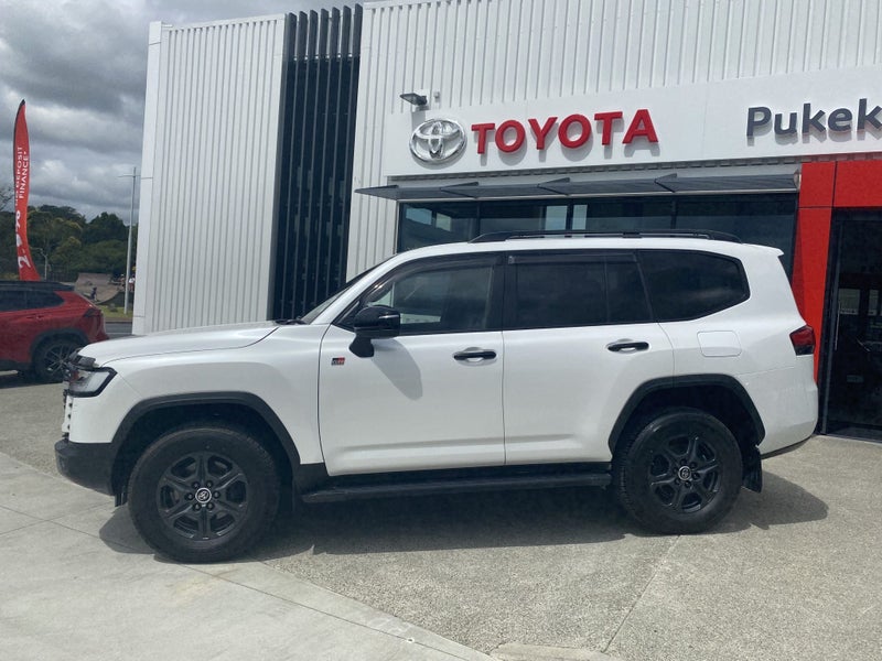 2024 Toyota Land Cruiser 300 GR Sport 3.3DT 10A... image 2