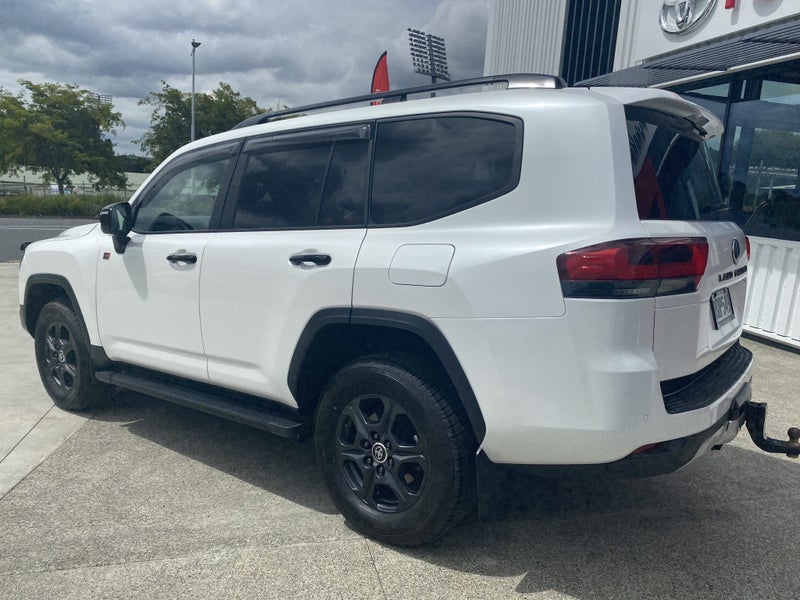 2024 Toyota Land Cruiser 300 GR Sport 3.3DT 10A... image 3