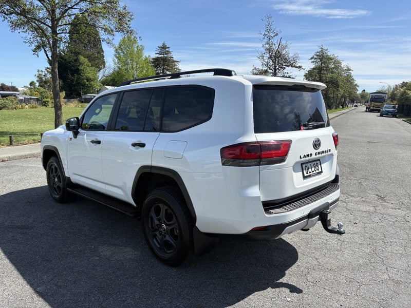 2024 Toyota Land Cruiser 300 GR Sport 3.3DT 10A... image 2