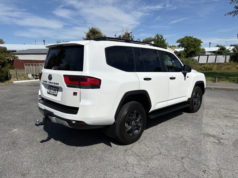 2024 Toyota Land Cruiser 300 GR Sport 3.3DT 10A... image 4