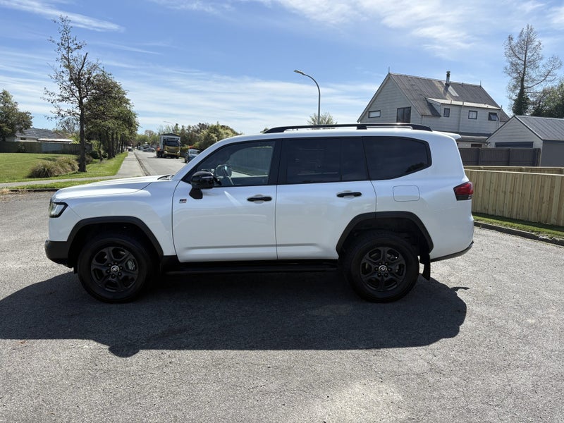 2024 Toyota Land Cruiser 300 GR Sport 3.3DT 10A... image 5