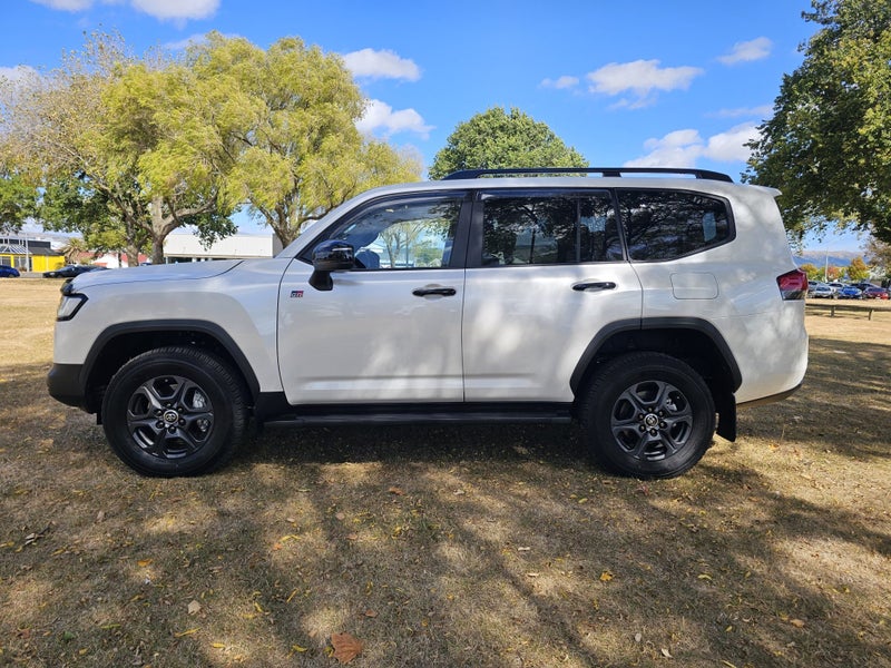 2024 Toyota Land Cruiser 300 GR Sport - Ex Demo image 4