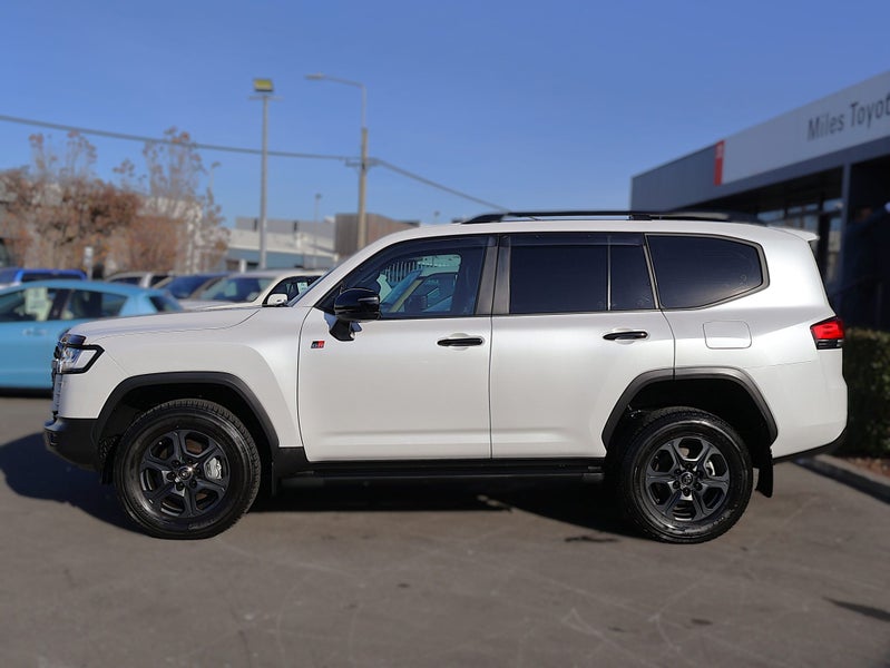 2024 Toyota Land Cruiser 300 GR SPORT V6 TURBO,... image 4