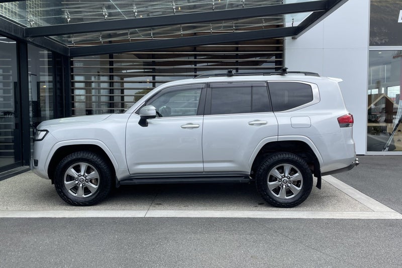 2024 Toyota Land Cruiser 300 VX 3.3 Turbo Diese... image 3