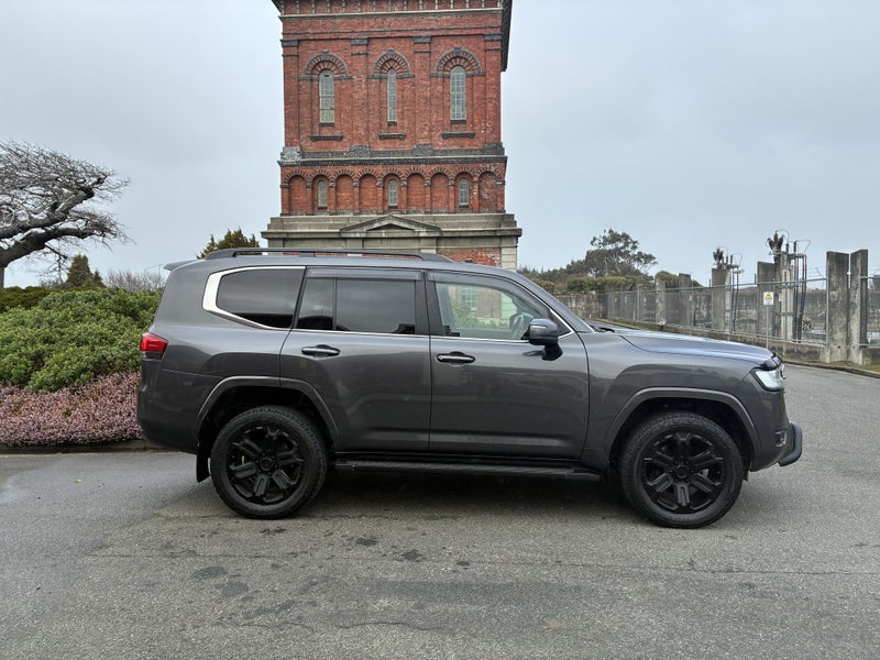 2024 Toyota Land Cruiser 300 VX 3.3DT image 2