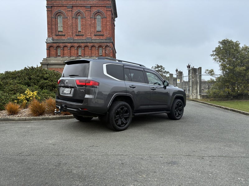 2024 Toyota Land Cruiser 300 VX 3.3DT image 3