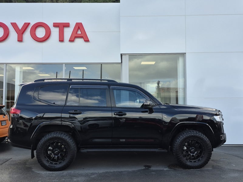 2024 Toyota Land Cruiser 300 VX Limited 3.3DT 4WD image 2