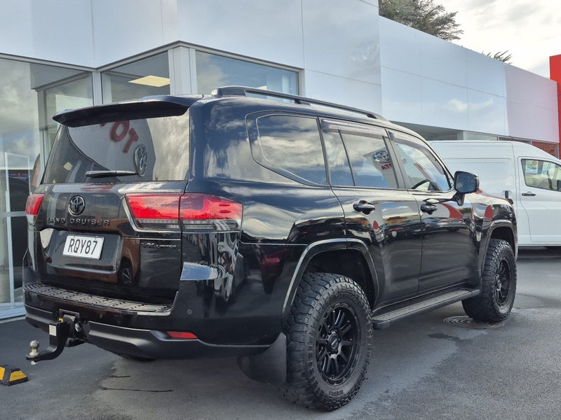 2024 Toyota Land Cruiser 300 VX Limited 3.3DT 4WD image 3