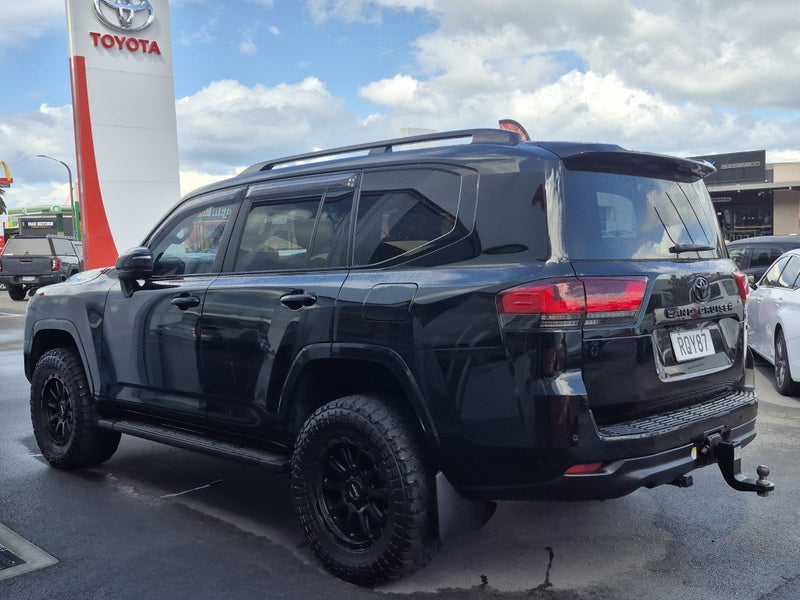2024 Toyota Land Cruiser 300 VX Limited 3.3DT 4WD image 5