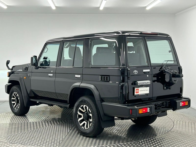 2024 Toyota Land Cruiser 70 2.8D 4WD image 5