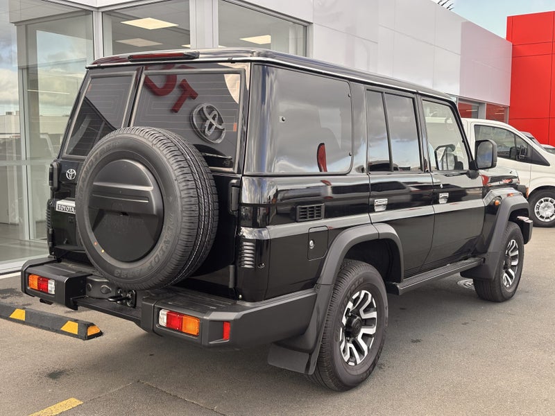 2024 Toyota Land Cruiser 70 2.8DT 4WD Auto image 3