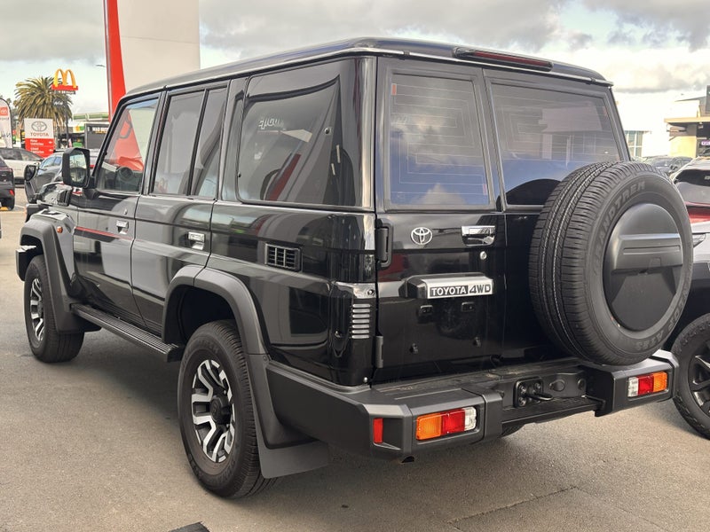 2024 Toyota Land Cruiser 70 2.8DT 4WD Auto image 5