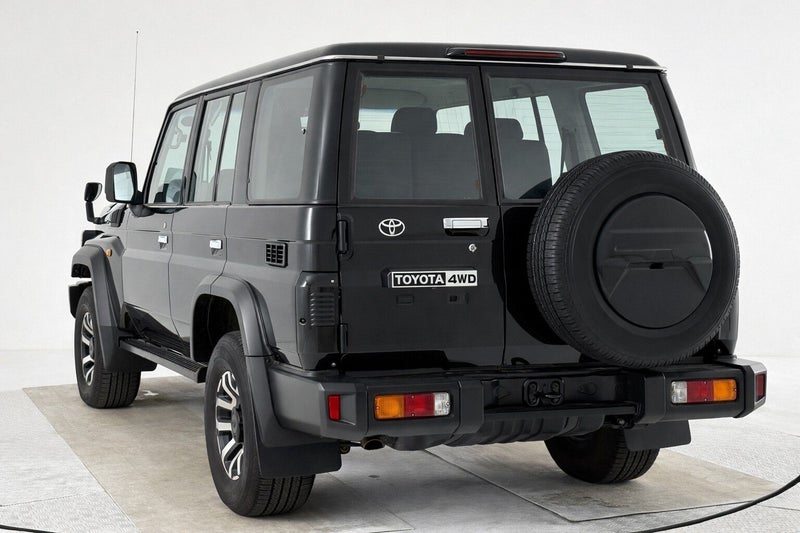2024 Toyota Land Cruiser 70 LX 2.8D 4WD image 3