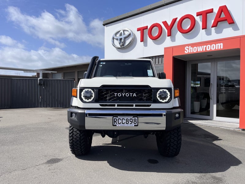 2024 Toyota Land Cruiser 70 LX 2.8DT Automatic... image 3