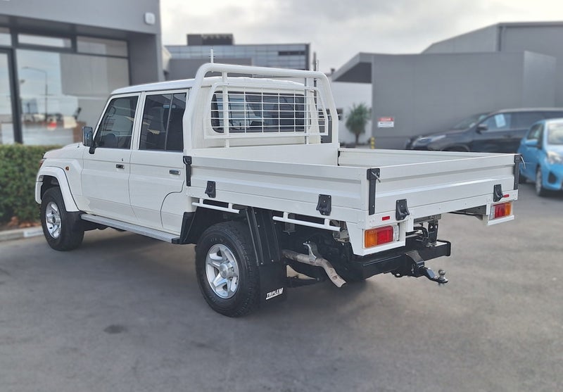 2024 Toyota Land Cruiser 70 LX 4.5DT 5 Speed Ma... image 5
