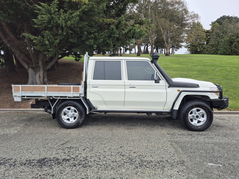 2024 Toyota Land Cruiser 70 LX 4.5DT 5MT 4WD DC... image 3