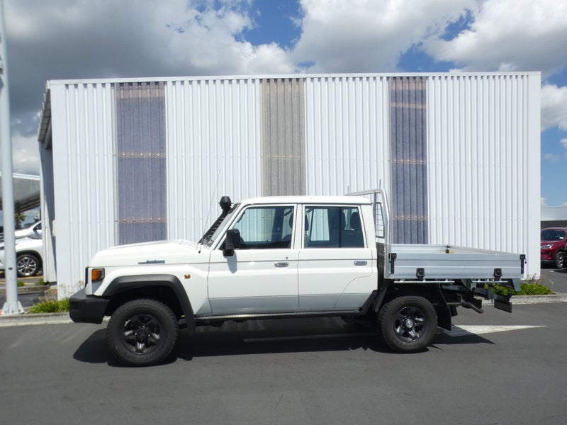 2024 Toyota Land Cruiser 70 LX image 2