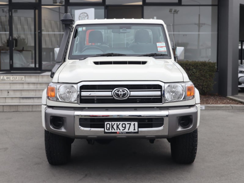 2024 Toyota Land Cruiser 70 LX V8, Tipper Deck image 3