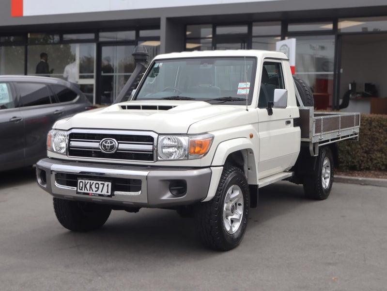 2024 Toyota Land Cruiser 70 LX V8, Tipper Deck image 5