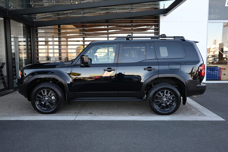 2024 Toyota Land Cruiser GXL 2.8 Turbo Diesel H... image 3