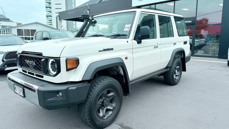 2024 Toyota Land Cruiser LX 2.8D 4WD Auto image 3