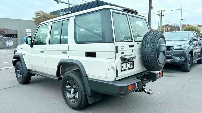 2024 Toyota Land Cruiser LX 2.8D 4WD Auto image 4